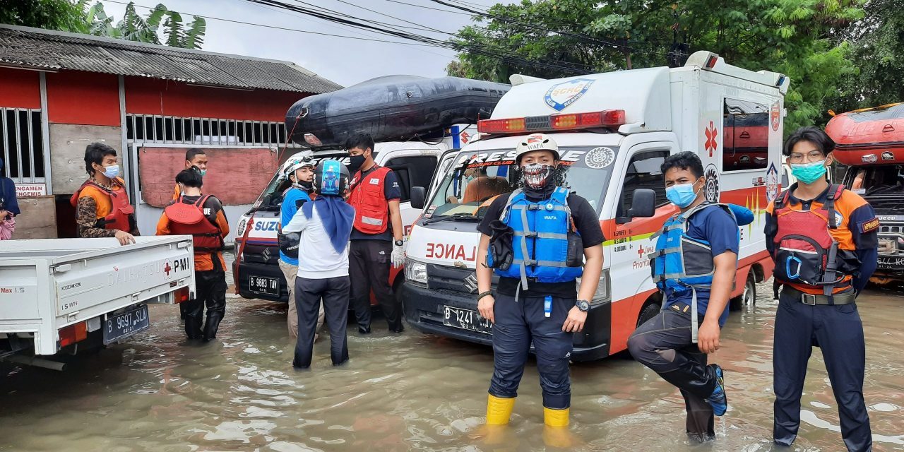 SCRC-Evakuasi-Korban-Banjir-scaled.jpg