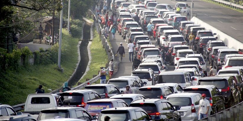 puncak-macet2.jpg